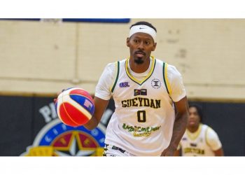 MAURICE REDMOND III LEADS DUCKS PAST DAWGS IMPROVES TO 3-0